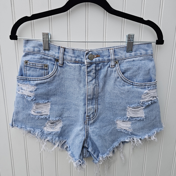 Bill Blass Easy Fit Distressed Light Blue Denim Shorts Size 8P - Picture 1 of 2